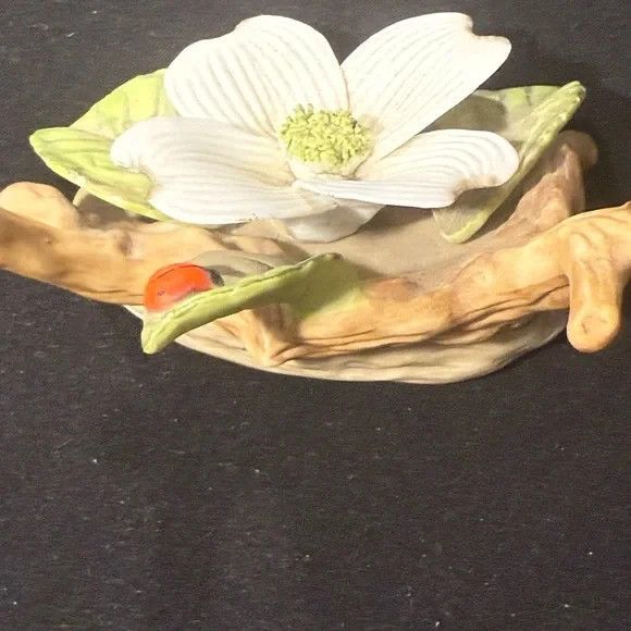 Vintage 1985 Lefton Floral Ceramic Art Piece W/White Flower/Green Leaves 4X2X2 - Picture 2 of 9